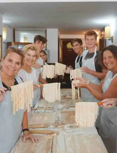 Pasta Fettuccine e Tiramisù Corso di Cucina