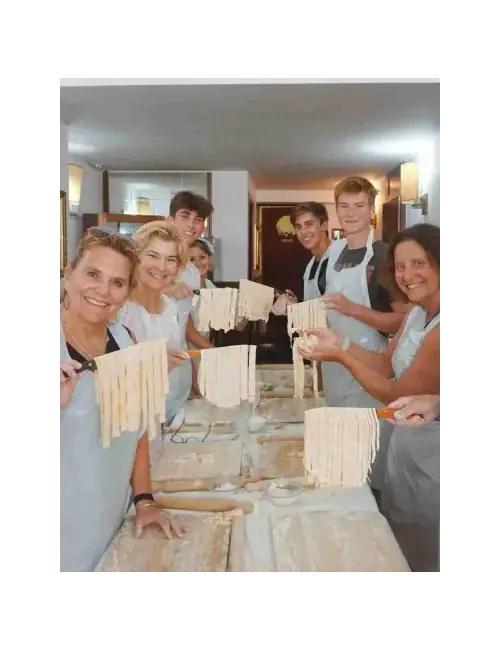 Pasta Fettuccine e Tiramisù Corso di Cucina